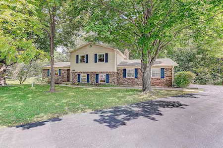 585 Becker Ct Zionsville, IN 46077