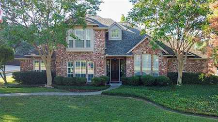32 Wellington Oaks Circle Denton, TX 76210