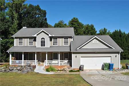 104 Pine Bluff Ct Mount Holly, NC 28120