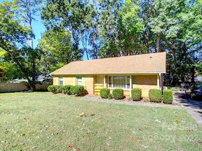 414 Newburg Ln Matthews, NC 28105