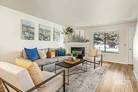 1974 E Old Saybrook Ln Boise, ID 83706