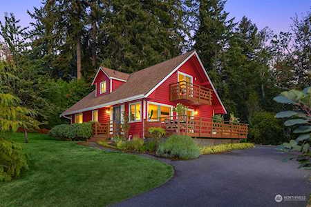 9321 NE Viewcrest Ave Bainbridge Island, WA 98110