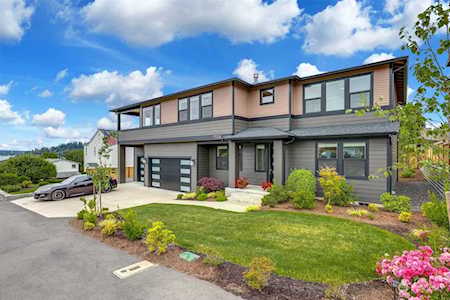 1104 N 34th St Renton, WA 98056