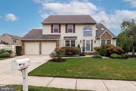 2 Buckley Ln Marlton, NJ 08053