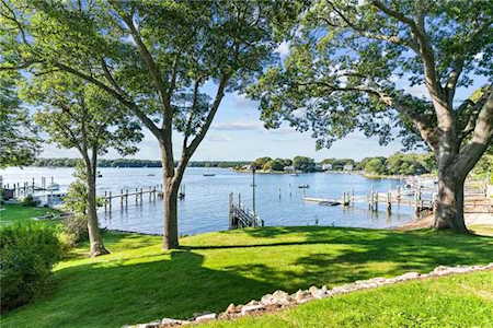 4 Oak Hill Rd Narragansett, RI 02882