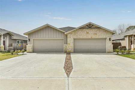 9896 and 9898 Grosbeak Ln Magnolia, TX 77354