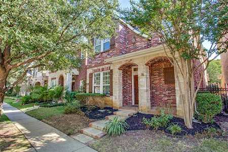 233 Buckingham Avenue Euless, TX 76040
