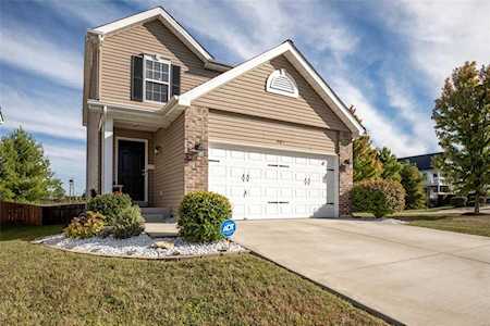 201 Springbeach Dr Ofallon, MO 63368