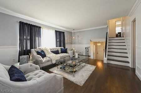 16 Van Ness Ct Clifton City, NJ 07013