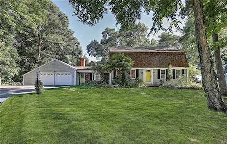 6 Thomas Dr Cumberland, RI 02864
