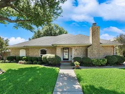 824 Shady Lane Bedford, TX 76021