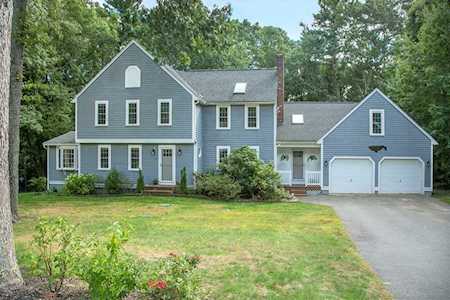 59 Stoney Point Dr Kingston, MA 02364