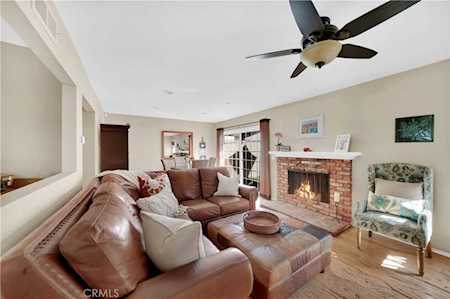 8215 Deerfield Dr Huntington Beach, CA 92646