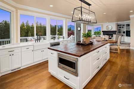 6766 Cascade Ave SE Snoqualmie, WA 98065