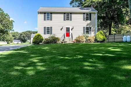 65 Laurel Ln Bellingham, MA 02019