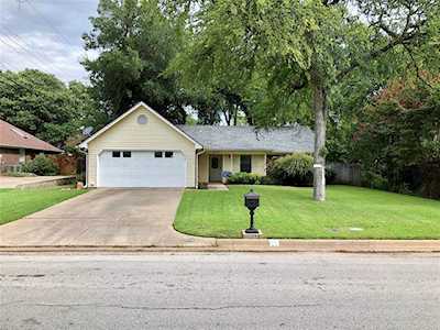 904 W Redbud Drive Hurst, TX 76053