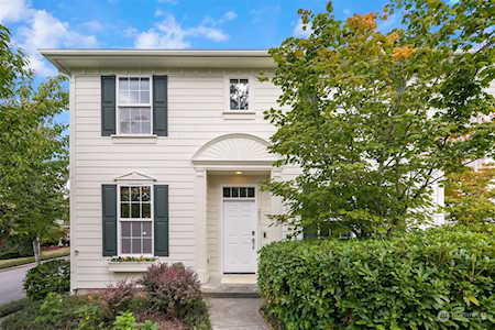 2071 NE Kenilworth Ln Issaquah, WA 98029