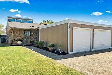 205 Yorkshire Court Euless, TX 76040