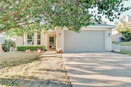 10312 Nelson Drive Benbrook, TX 76126