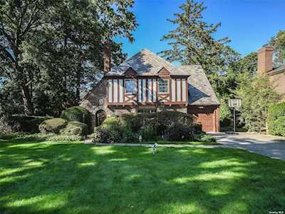 43 Rolling Hill Road Manhasset, NY 11030