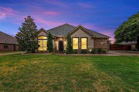 221 Castle Hill Drive Burleson, TX 76028