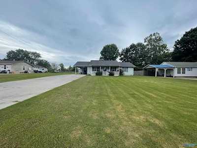 21905 Daveen Drive Elkmont, AL 35620