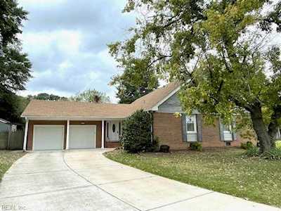 5117 Fallsmead Downs Virginia Beach, VA 23464