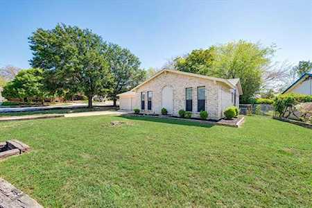 6524 N Stardust Drive Watauga, TX 76148