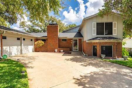 928 Wade Drive Bedford, TX 76022