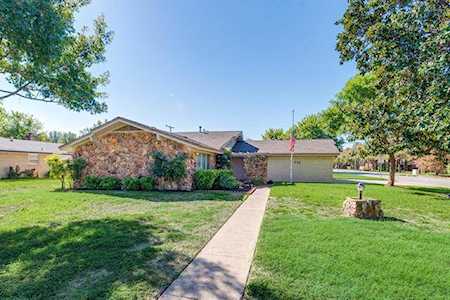 453 Circleview Drive S Hurst, TX 76054