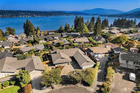 2520 170th Place SE Bellevue, WA 98008