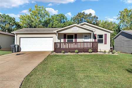 18 Spring Fawn Ln St Peters, MO 63376