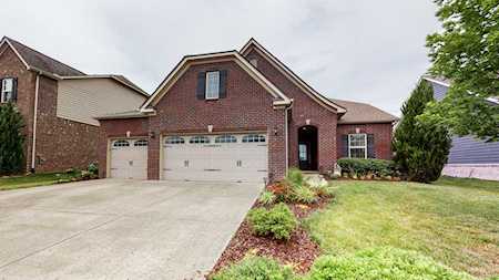 2621 Paddock Park Dr Thompsons Station, TN 37179