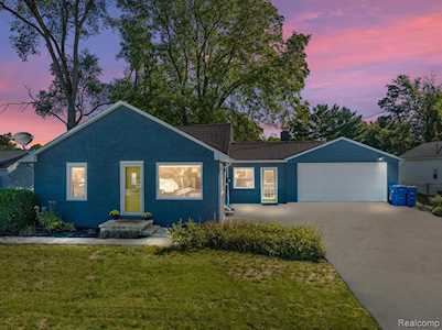 950 Scott Lake Rd Waterford Twp, MI 48328