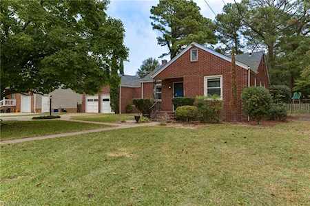 1204 Hawthorne Dr Chesapeake, VA 23325