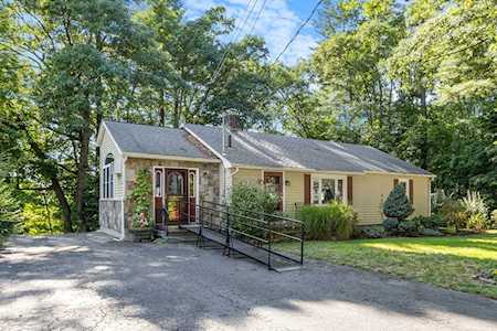17 Stratton Rd Hudson, MA 01749