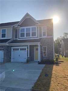 1621 Songbird Ln Chesapeake, VA 23323