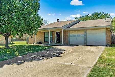 1305 S San Saba Street Grand Prairie, TX 75052