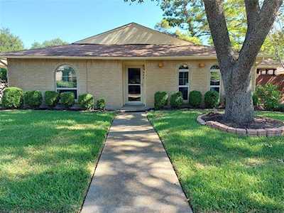 406 Solitude Drive Garland, TX 75043