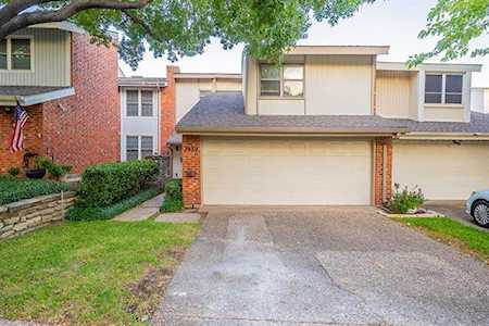 2952 Woodcroft Circle Carrollton, TX 75006