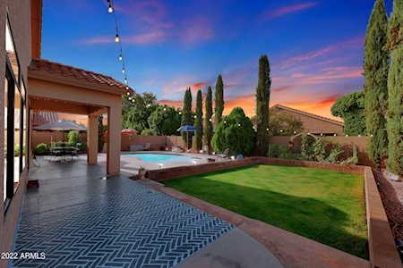 7242 W Dreyfus Drive Peoria, AZ 85381