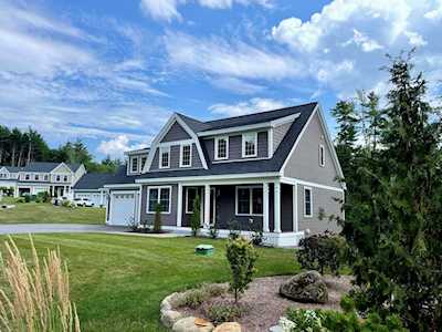16 Breslin Farm Rd Stratham, NH 03833