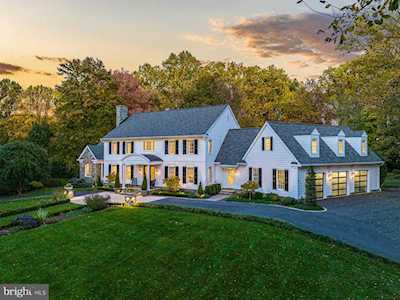 1219 Mottrom Dr Mclean, VA 22101
