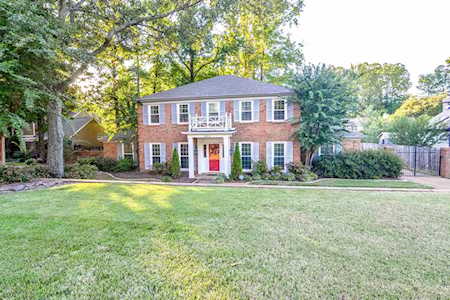 8392 Briar Creek Dr Germantown, TN 38139
