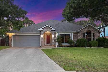 2110 Meadowview Drive Corinth, TX 76210