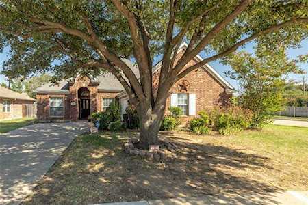 498 Shade Tree Circle Hurst, TX 76054