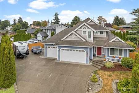 1124 S 243rd Ct Des Moines, WA 98198