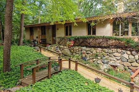 5810 Cobb Creek Rochester, MI 48306