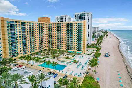 2501 S Ocean Drive #302 Hollywood, FL 33019