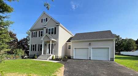 29 Rumonoski Drive Northbridge, MA 01534
